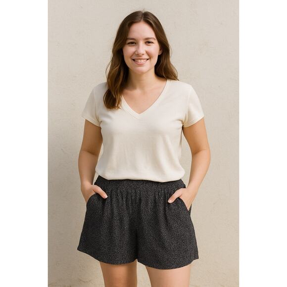 H&M Women's High Waisted Polka Dot Pleated Pull On Short Size 12 Black White NWT - Picture 1 of 7